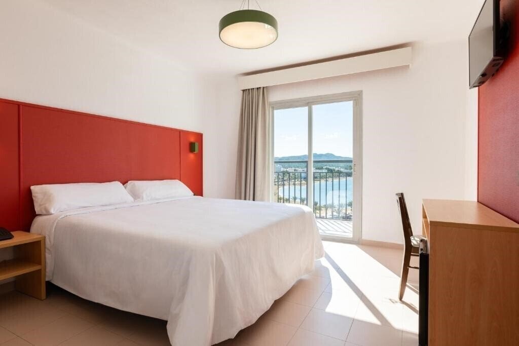 Отель The Red Hotel By Ibiza Feeling 2*