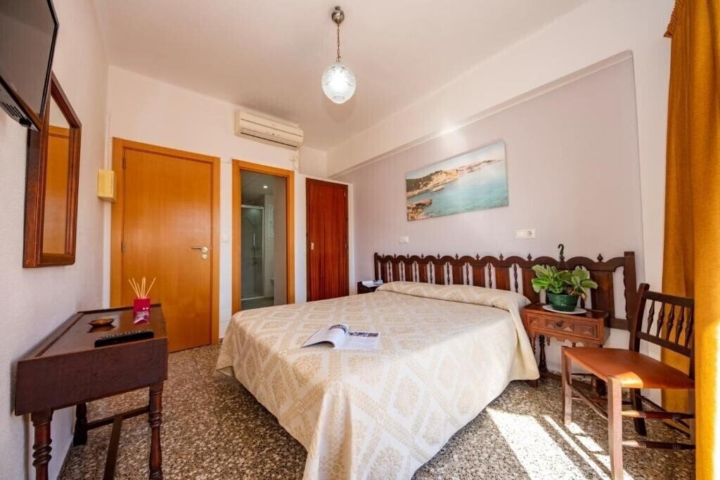 Фото Hostal Santa Eulalia 2*