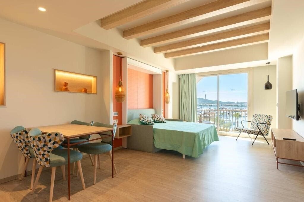 Отель The White Apartments by Ibiza Feeling 1*