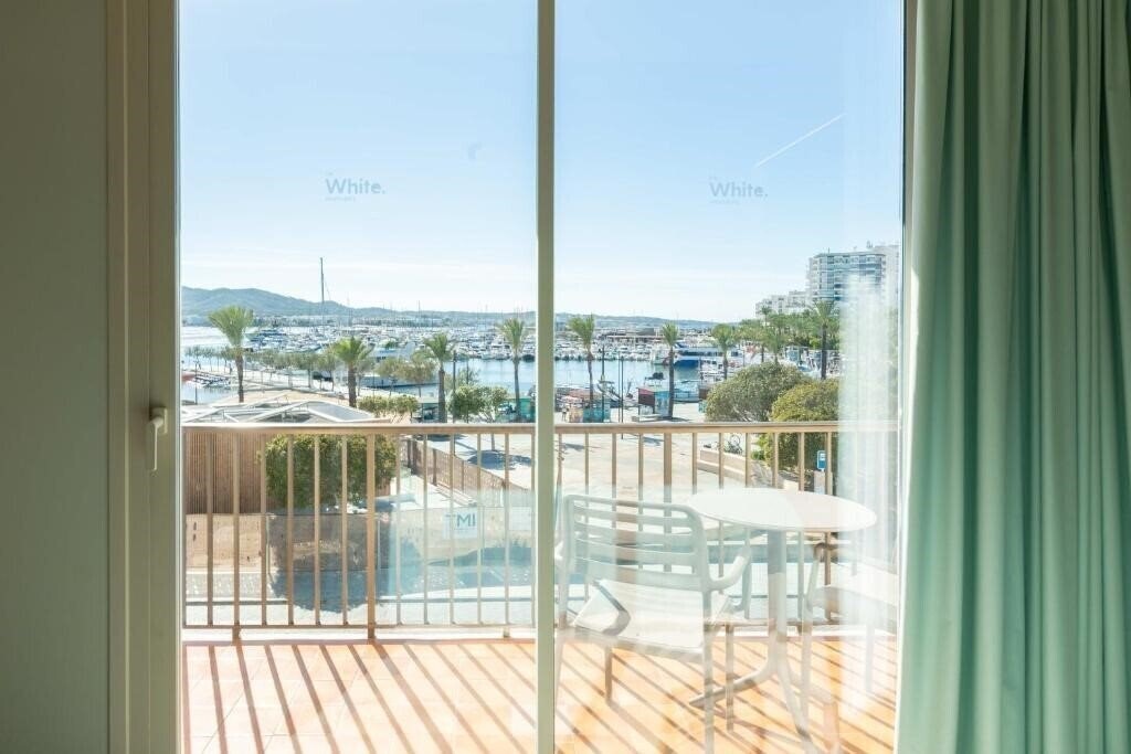 Фото The White Apartments by Ibiza Feeling 1*