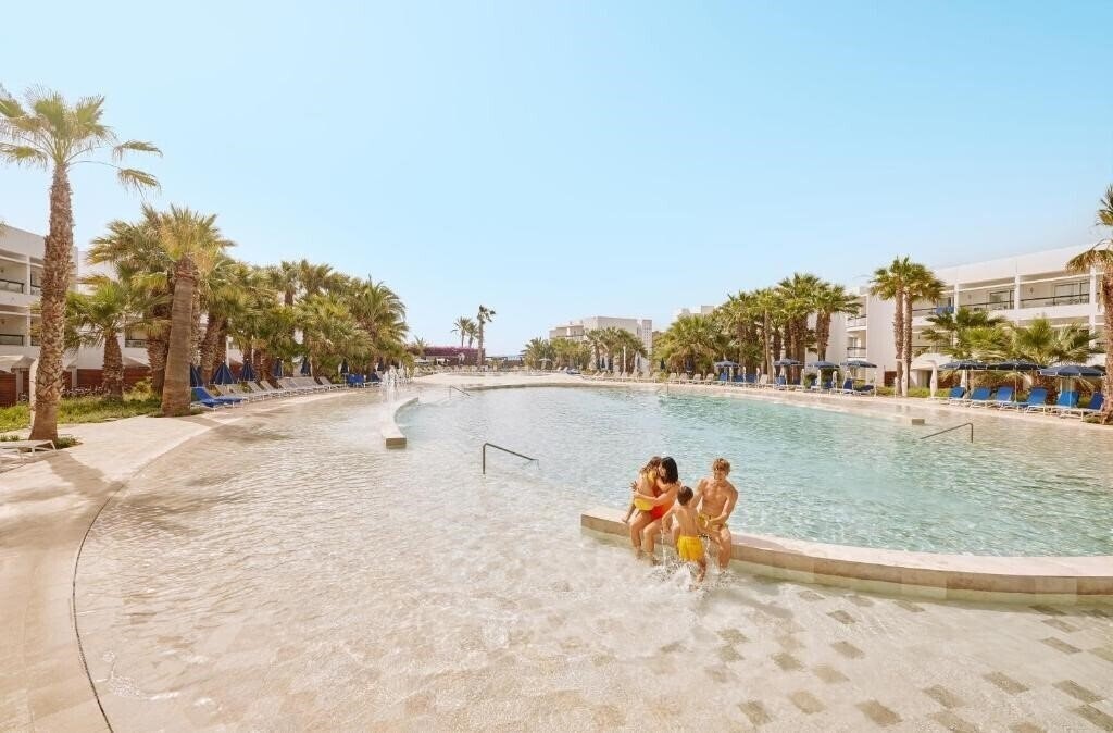 Отель Grand Palladium Select Palace Ibiza 5*