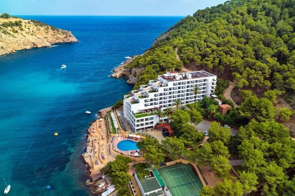 Готель Fiesta Cala Llonga 3*