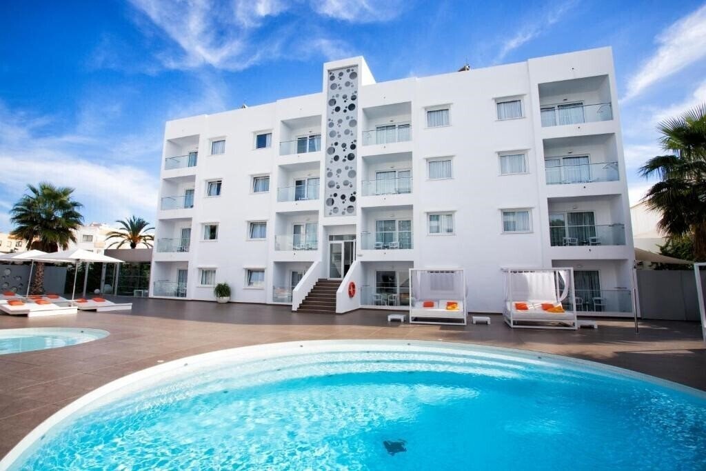 Готель Ibiza Sun Apartments 4*