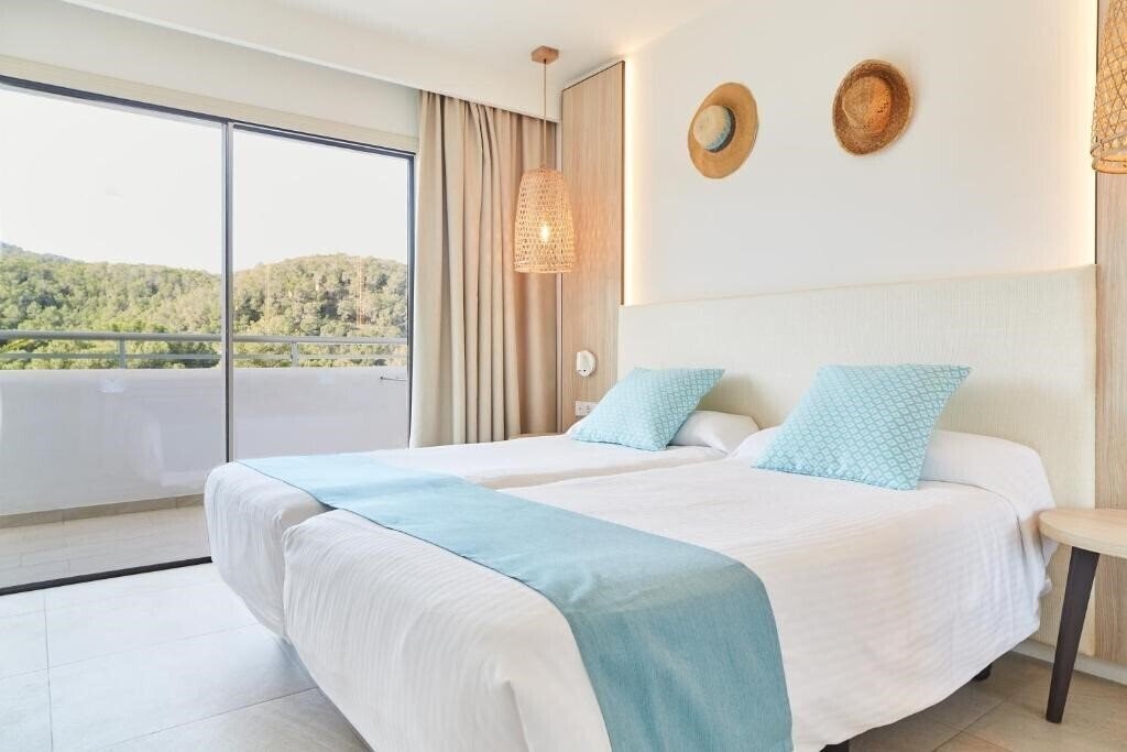 Отель Apartamentos San Miguel Park & Esmeralda Mar 2*