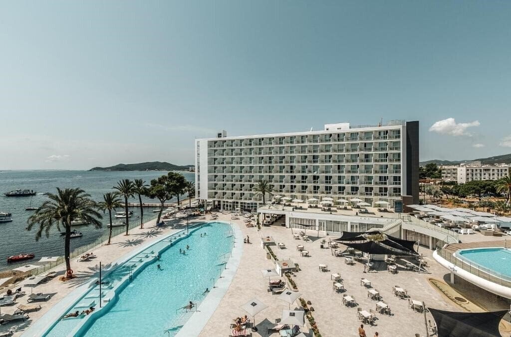 Отель The Ibiza Twiins 4*