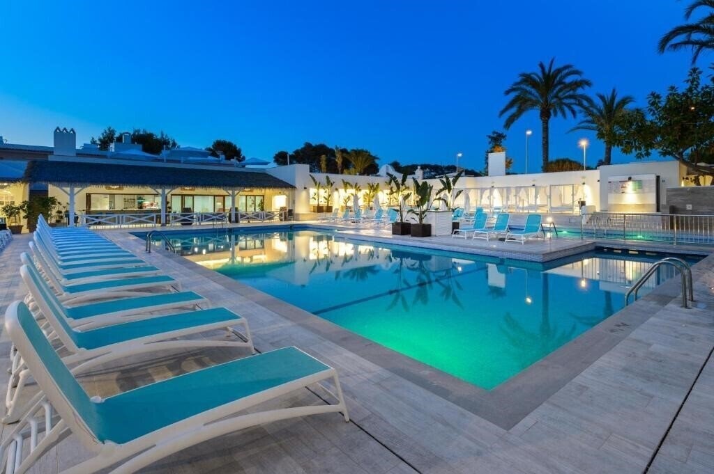 Готель Vibra Cala Tarida 3*
