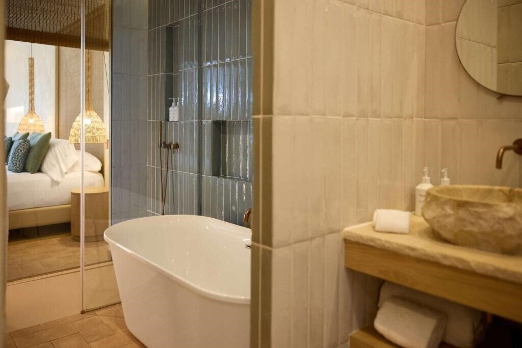 Зображення The Club Cala San Miguel Hotel Ibiza, Curio Collection by Hilton 5*