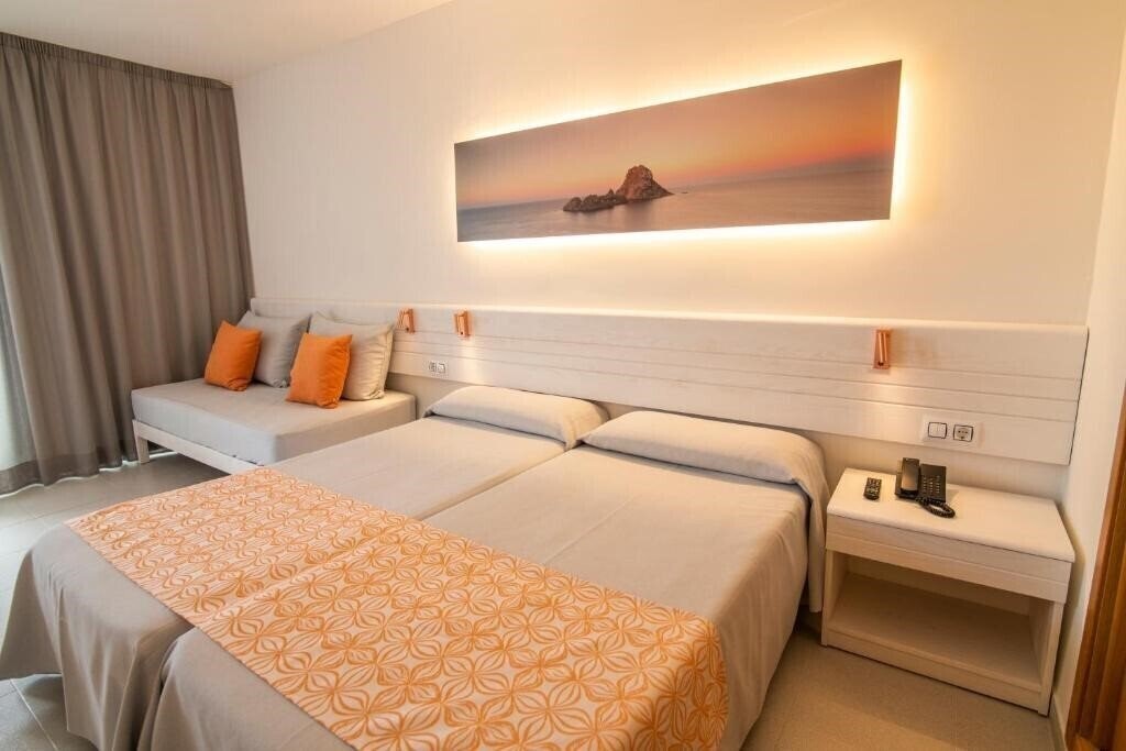 Фото Hotel Caribe Ibiza 3*