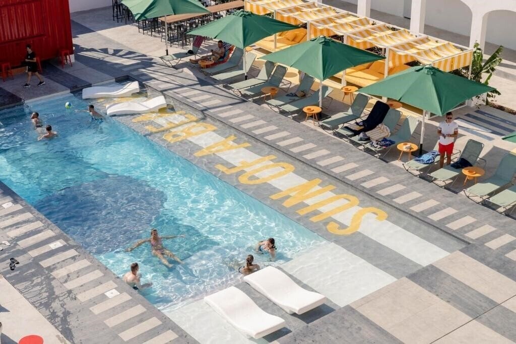 Готель Ryans Lolas 4*