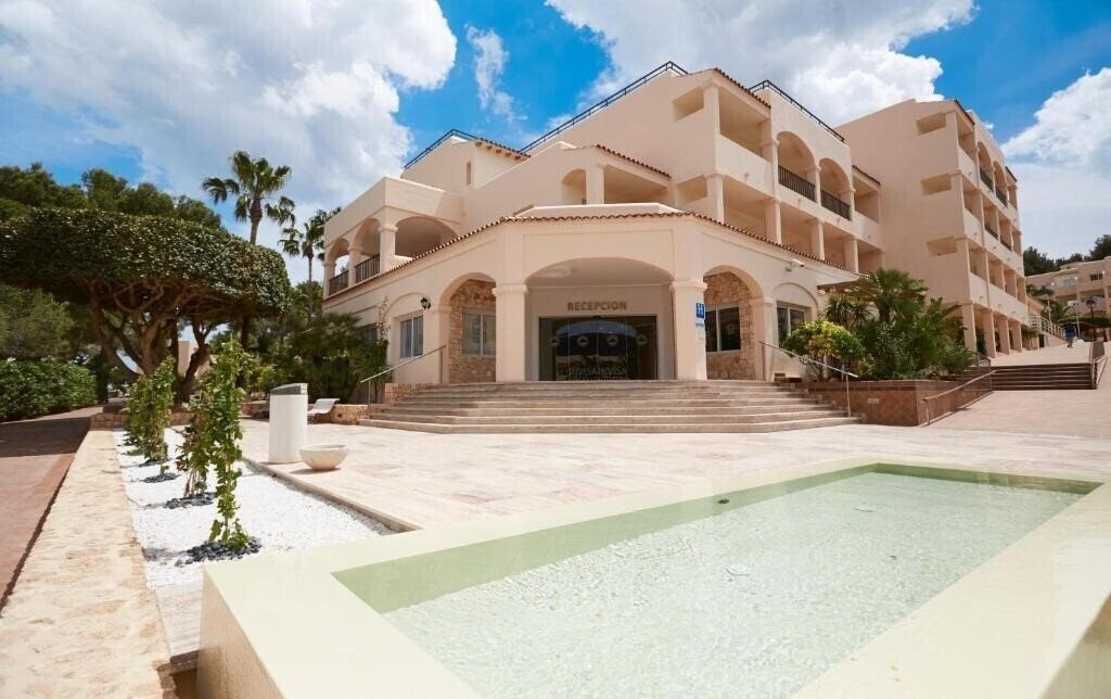 Отель Invisa Club Cala Blanca 3*