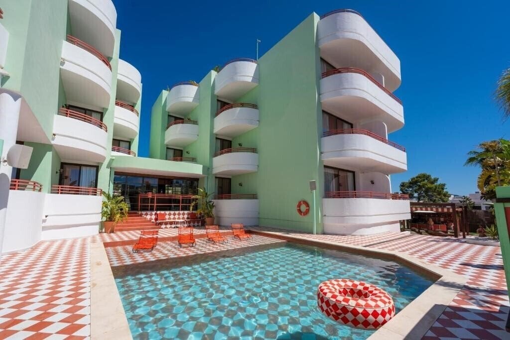 Готель Cubanito Ibiza Suites 4*