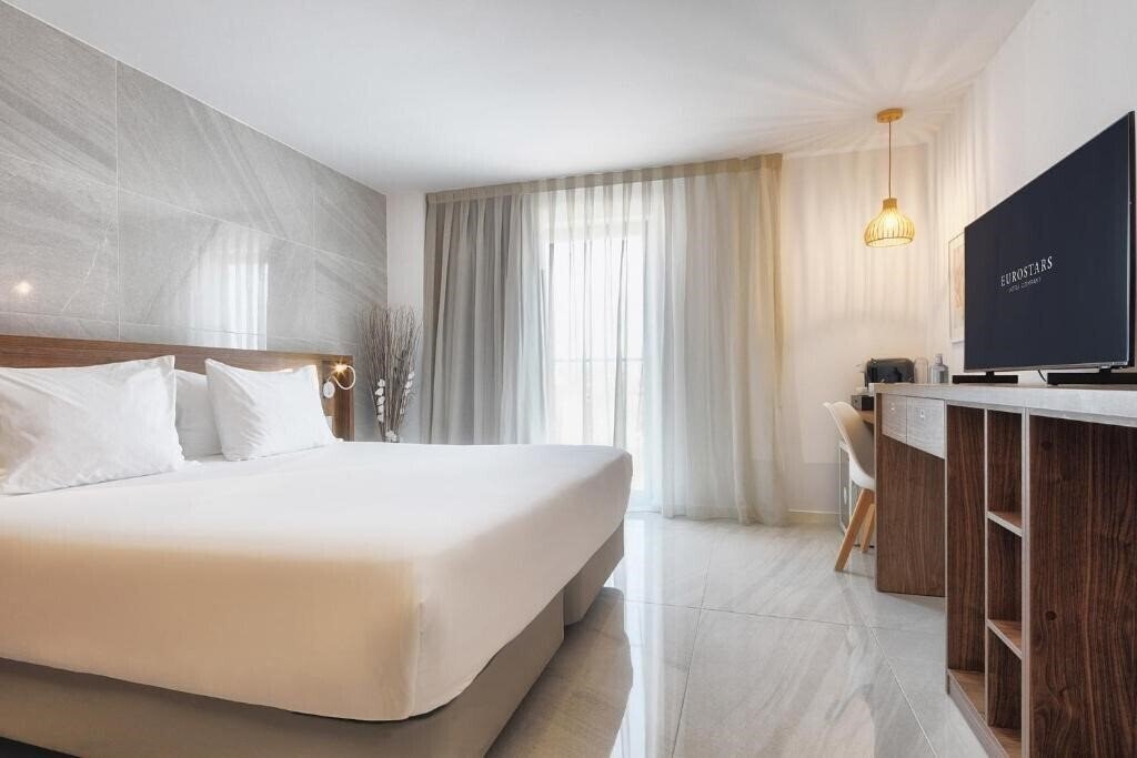 Готель Eurostars Puerto de Ibiza 4*