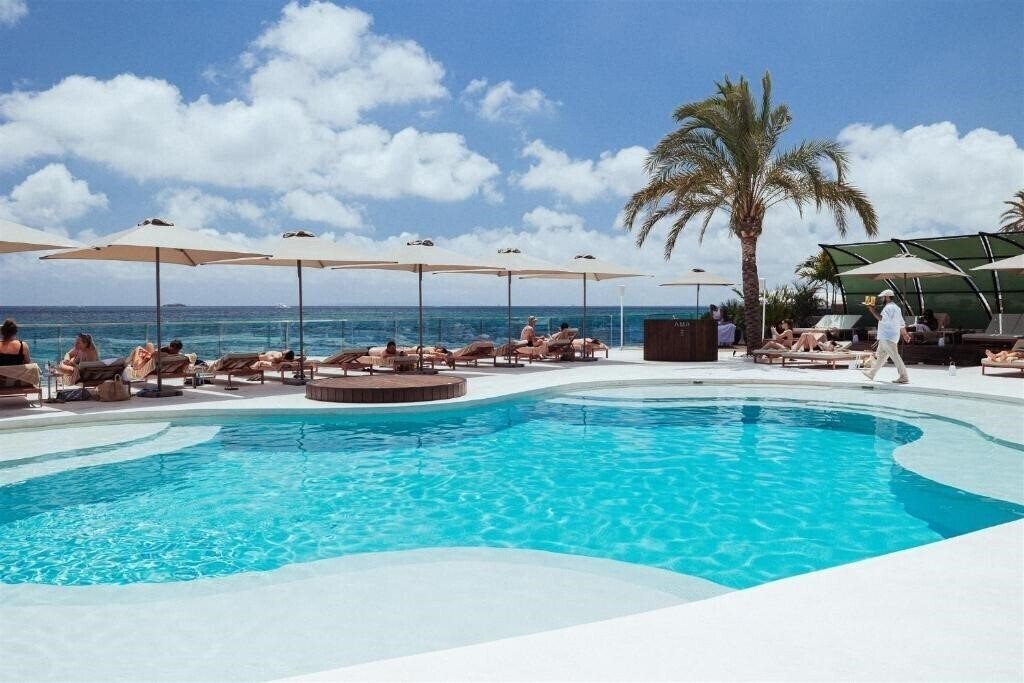 Отель AMA Ibiza Beachfront Suites 4*