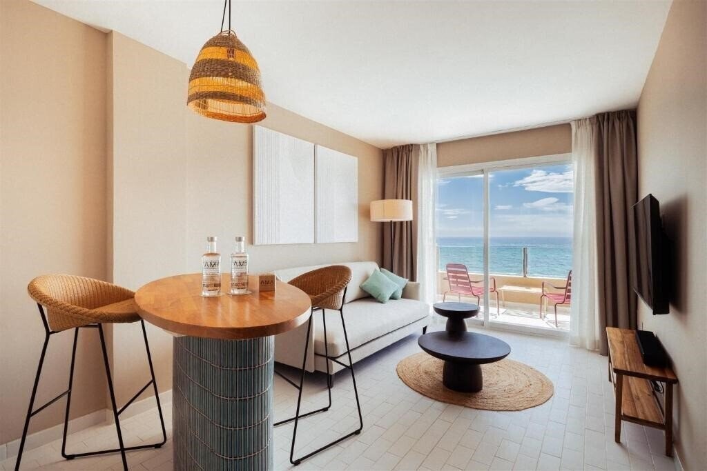 Фото AMA Ibiza Beachfront Suites 4*