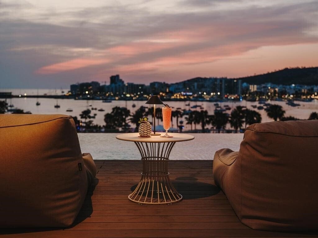 Отель Bonito Ibiza 5*