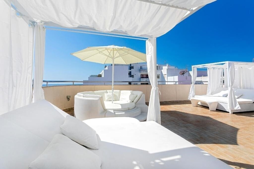 Отель Aparthotel Duquesa Playa 3*