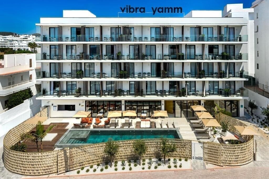 Отель Vibra Yamm Urban Hotel 4*