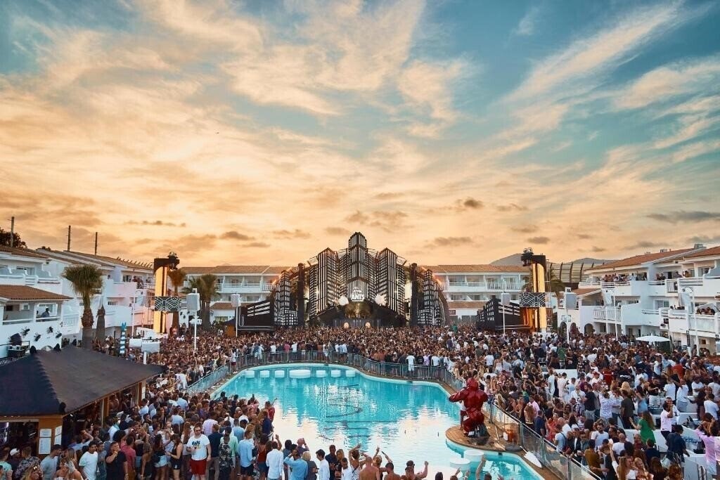 Отель Ushuaia Ibiza Beach Hotel 5*