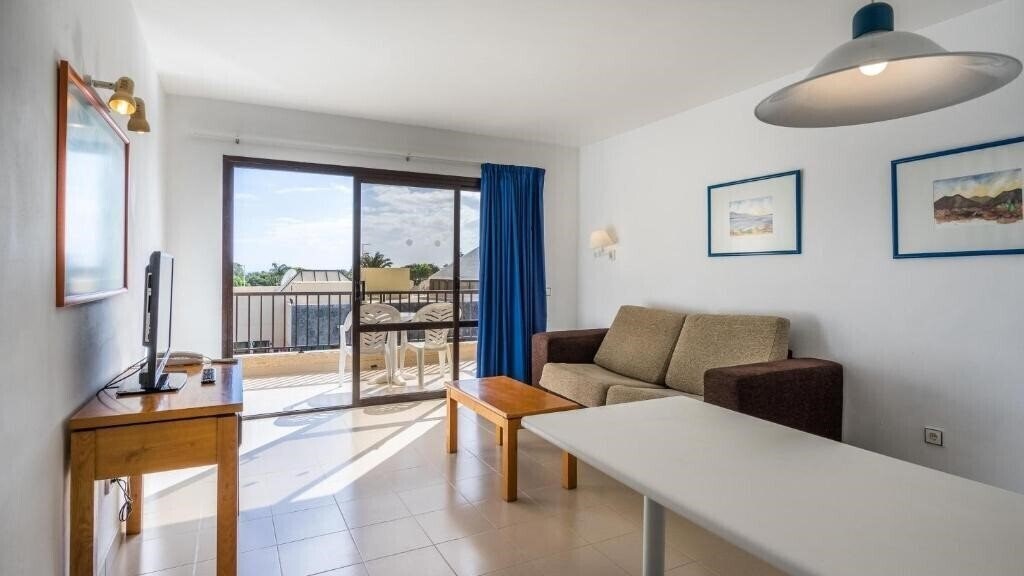 Фото Apartamentos Blue Sea Costa Teguise Gardens 3*