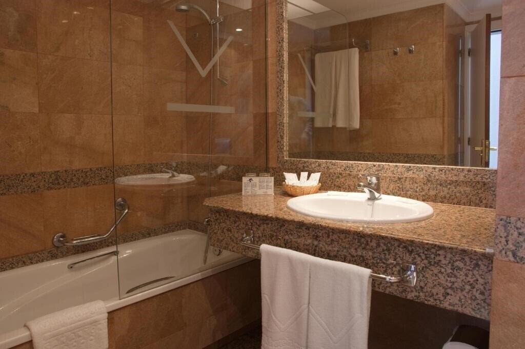 Фотографія Vik Hotel San Antonio 4*