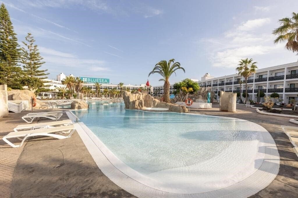 Готель Blue Sea Costa Bastian 4*