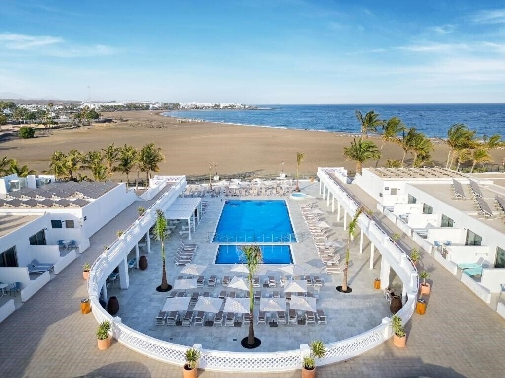 Отель Las Costas 4*