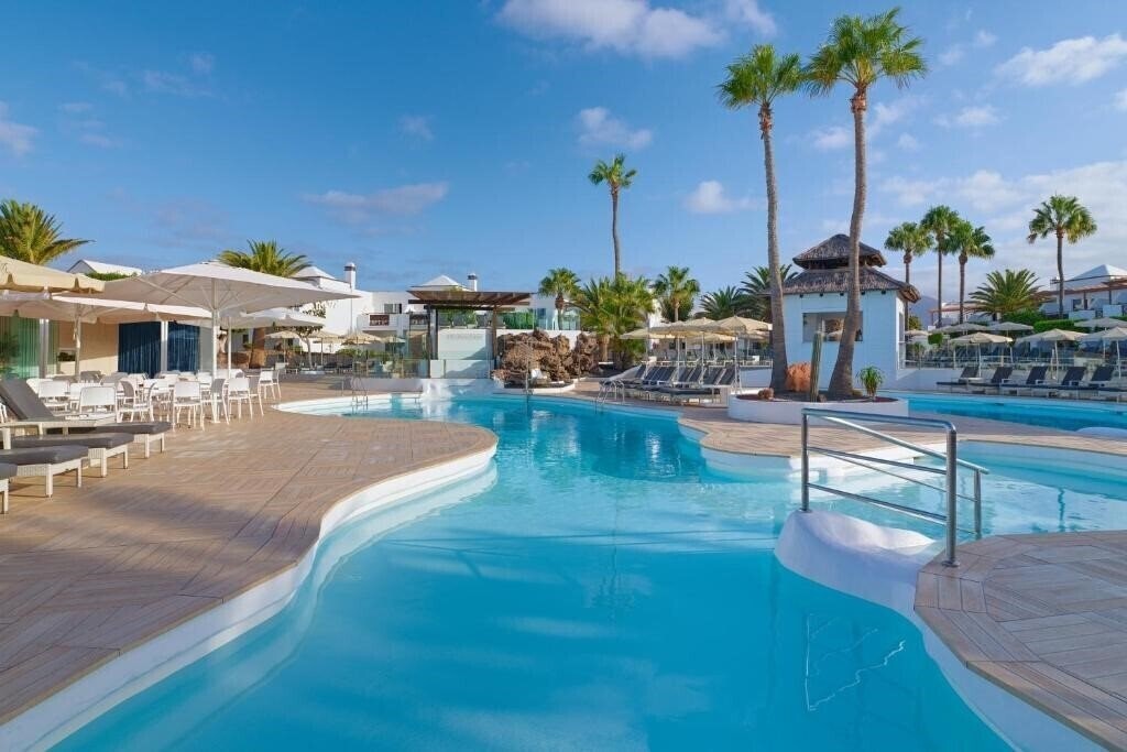 Готель H10 White Suites 4*
