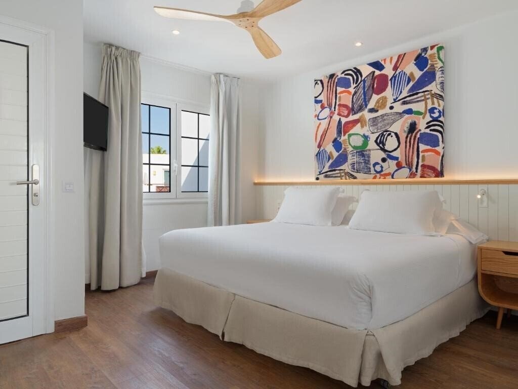 Фото H10 White Suites 4*