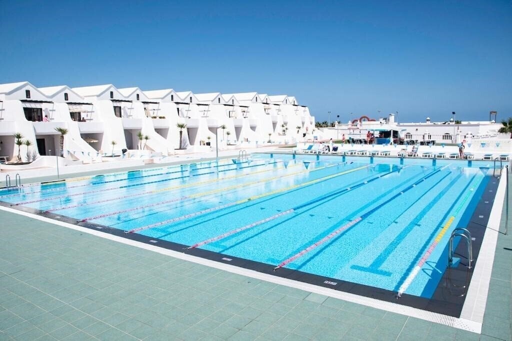 Отель Sands Beach Resort 3*