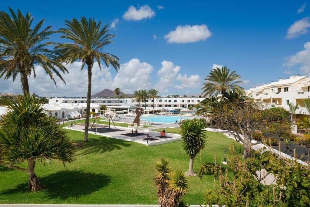 Отель Santa Rosa (Costa Teguise) 3*