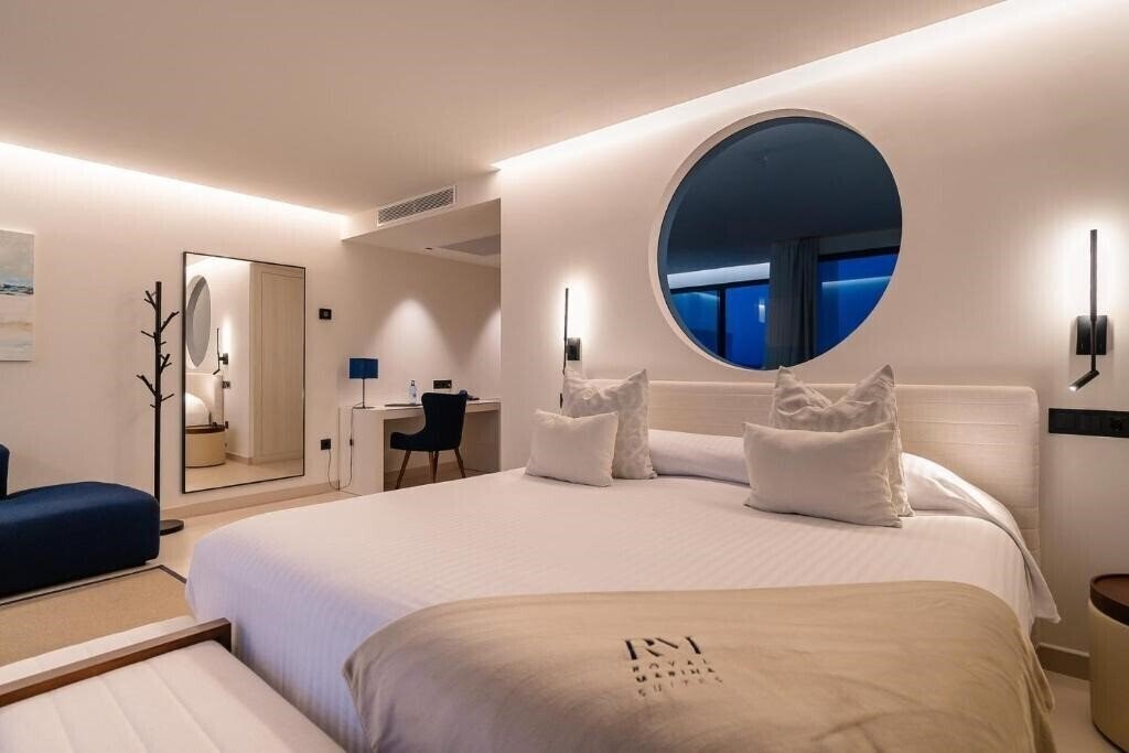 Фото Royal Marina Suites 4*