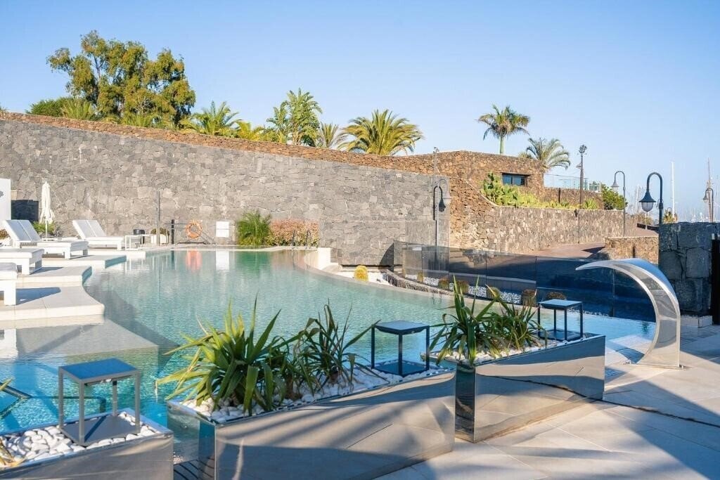Картинка Royal Marina Suites 4*