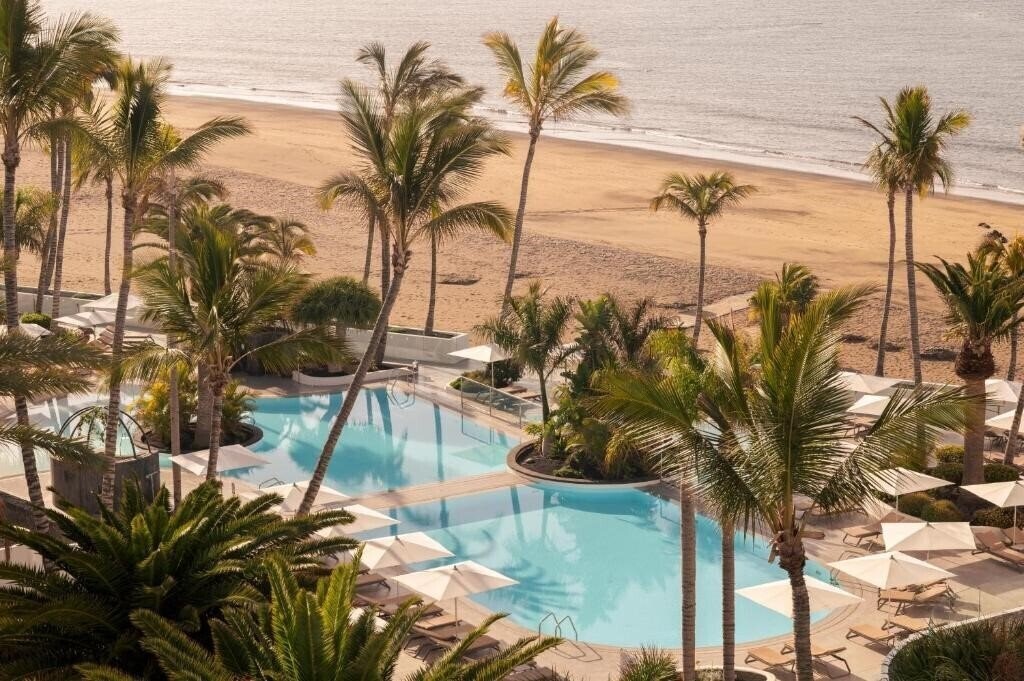Готель Plus Fariones Suite Hotel 4*