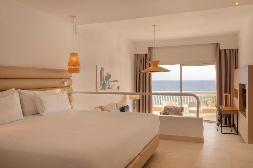Фото Plus Fariones Suite Hotel 4*