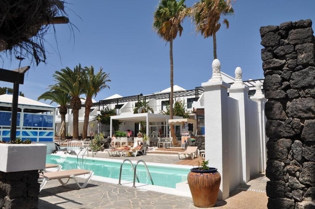 Фотография Los Tulipanes Apartments 2*