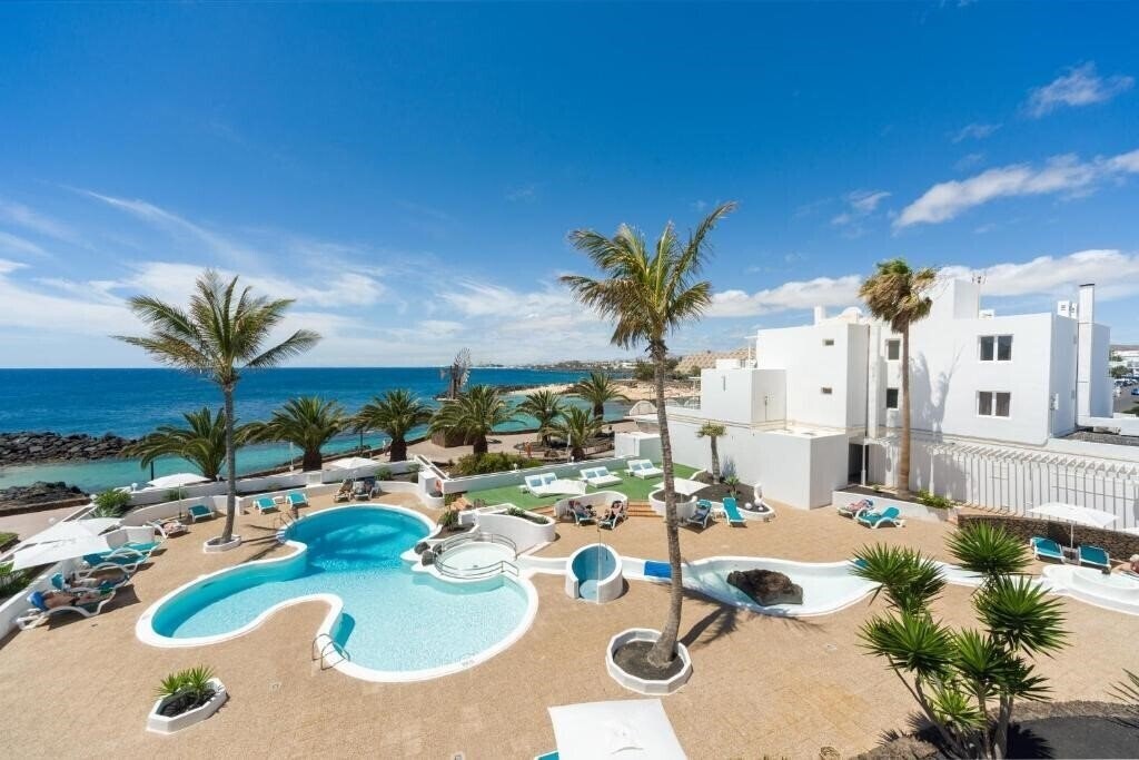Отель Neptuno Suites 3*