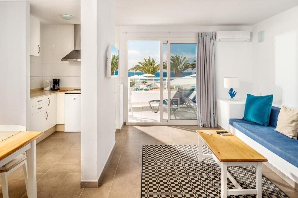 Фото Neptuno Suites 3*