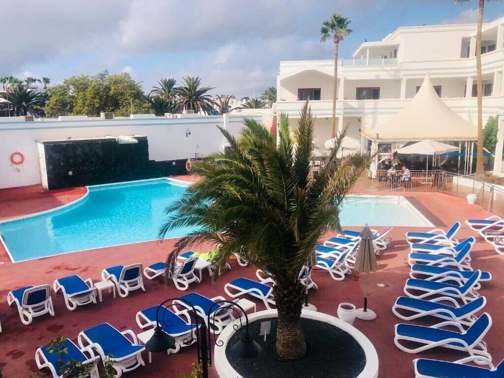 Готель Oceano Apartamentos 3*