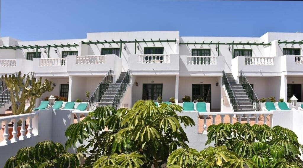 Отель Tisalaya Apartments 3*
