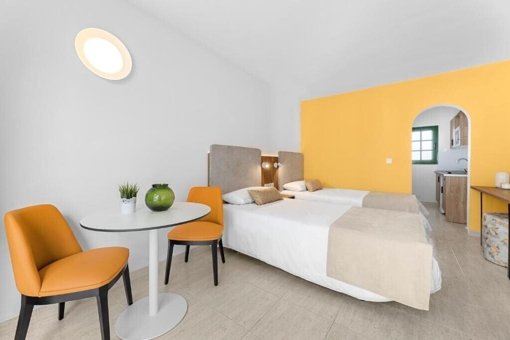 Готель Tropicana Apartamentos 2*