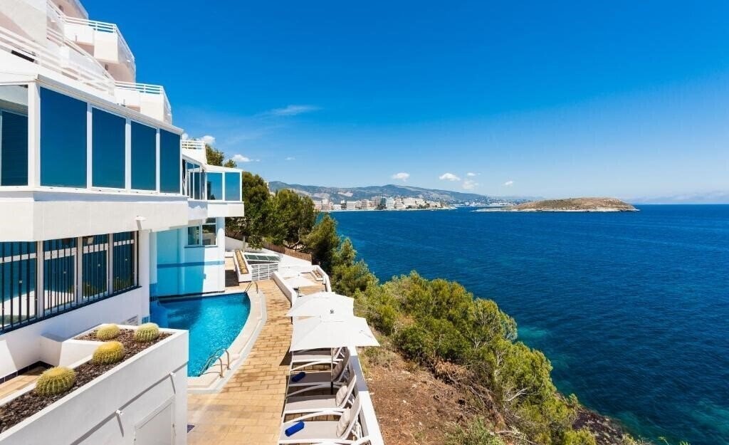 Отель Globales Apartamentos Cala Vinas 3*