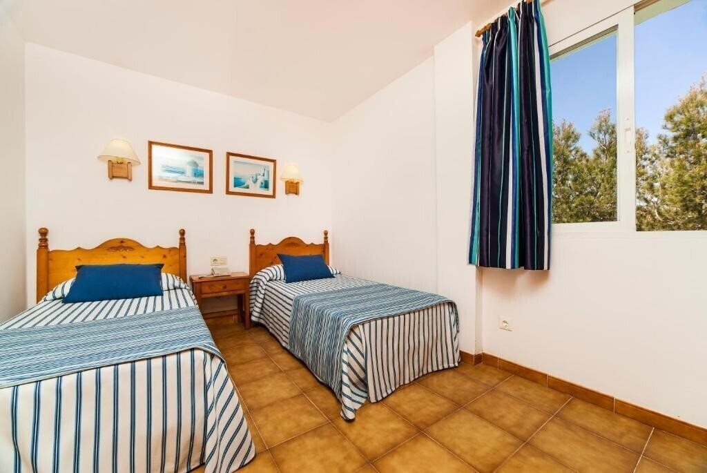 Фотография Globales Apartamentos Cala Vinas 3*