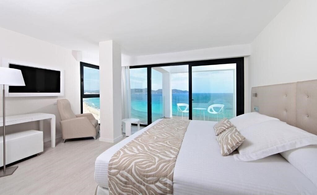 Фото Iberostar Waves Cala Millor 4*
