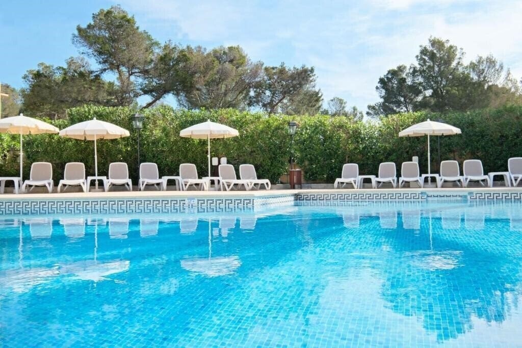 Отель Azuline Hotel Bahamas & Bahamas II 3*