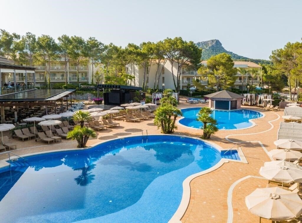 Готель VIVA Cala Mesquida Suites & SPA 4*