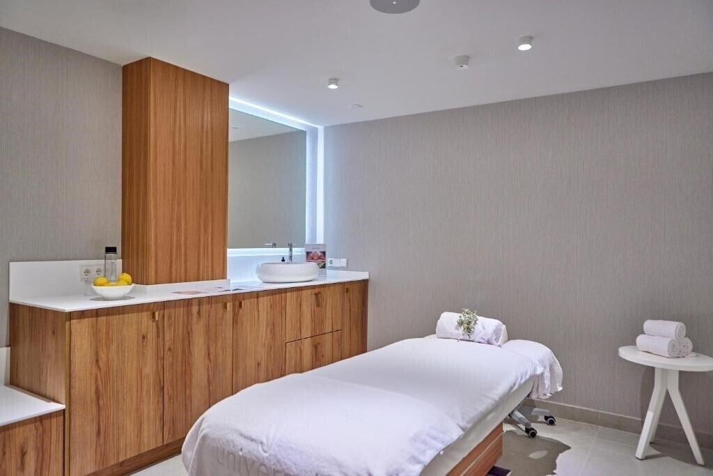 Фото Universal Hotel Lido Park & SPA 4*