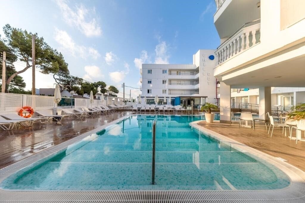 Готель Welikehotel Triton Beach 4*