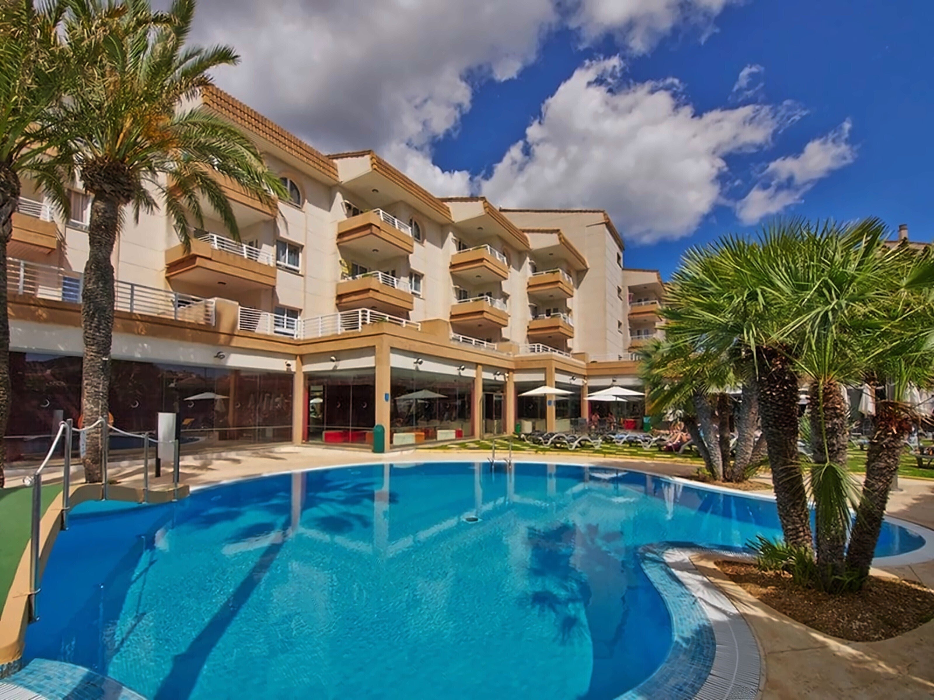 Готель Illot Suites & SPA 4*