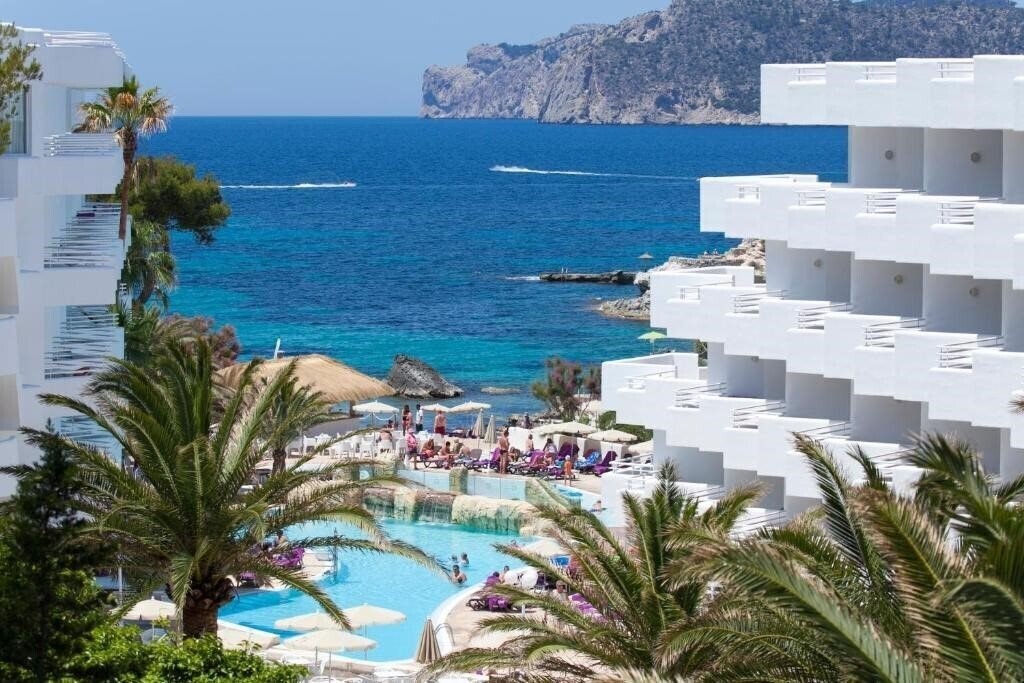 Готель Hotel Fergus Style Cala Blanca Suites 4*