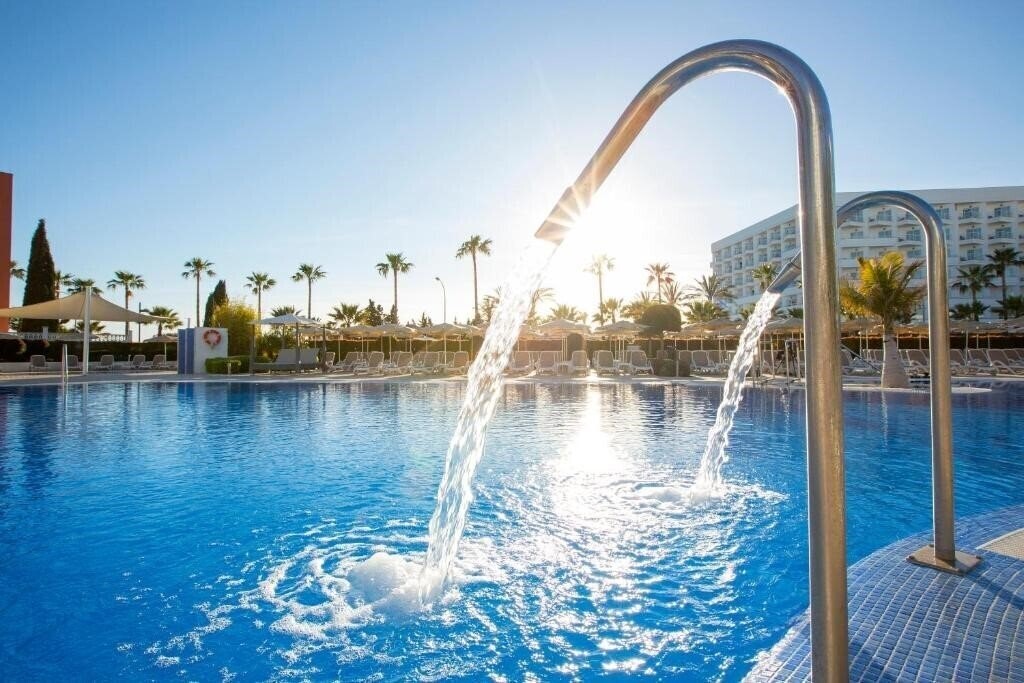 Готель Hipotels Cala Millor Park Aparthotel 4*